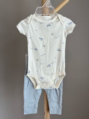 ⭐️⭐️PICK 5 / $20 Carter's Cream Paper Plane Print Baby One-Piece & Blue Pants 3M